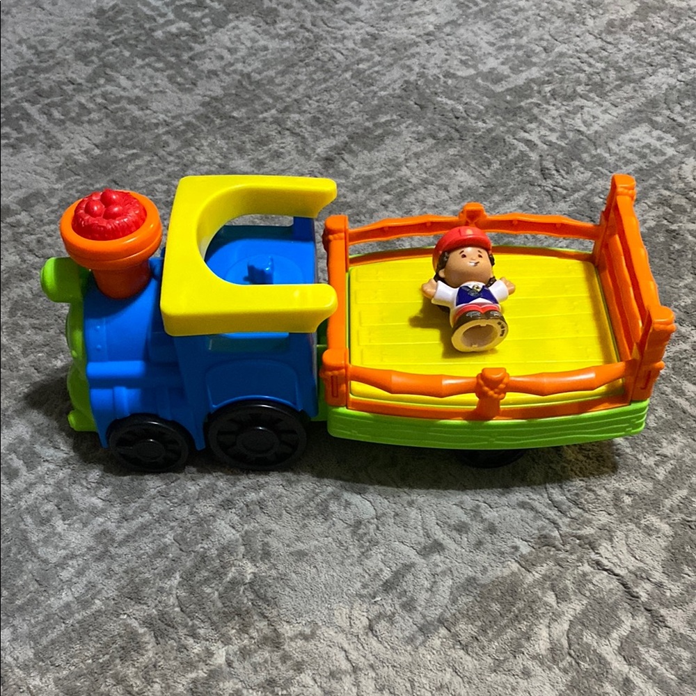 🔥4/20! Kids Fisher price, battery operated train that moves.